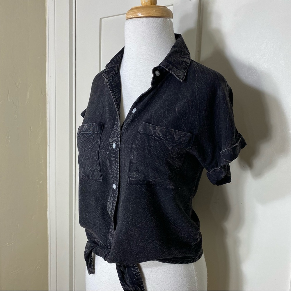 Sim & Sam Black Fade Wash Button-Down Tie-Front Short Shirt S